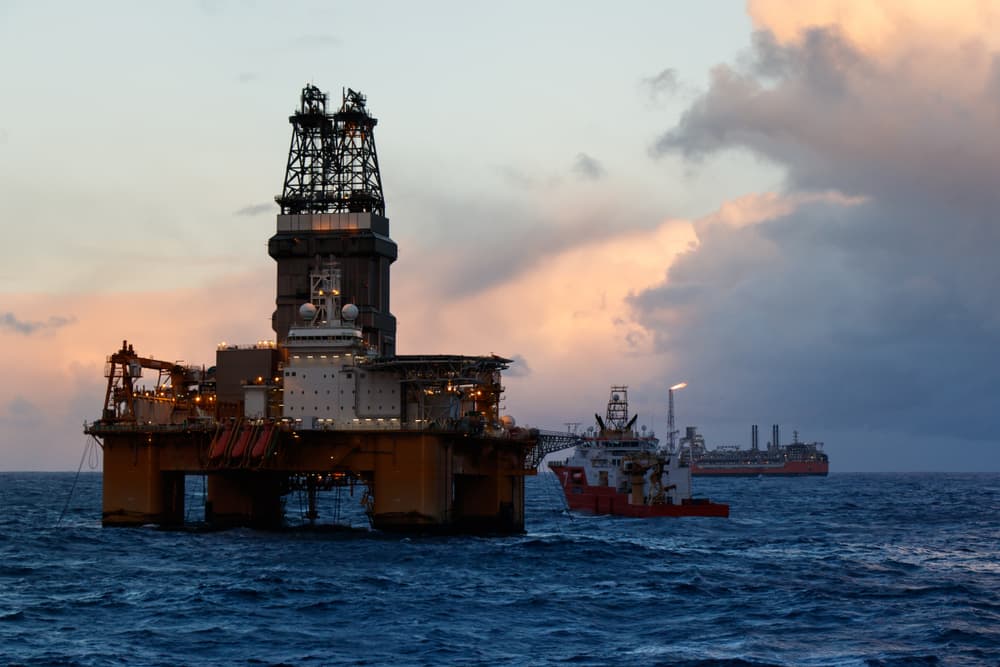 Offshore oil and gas rig platform